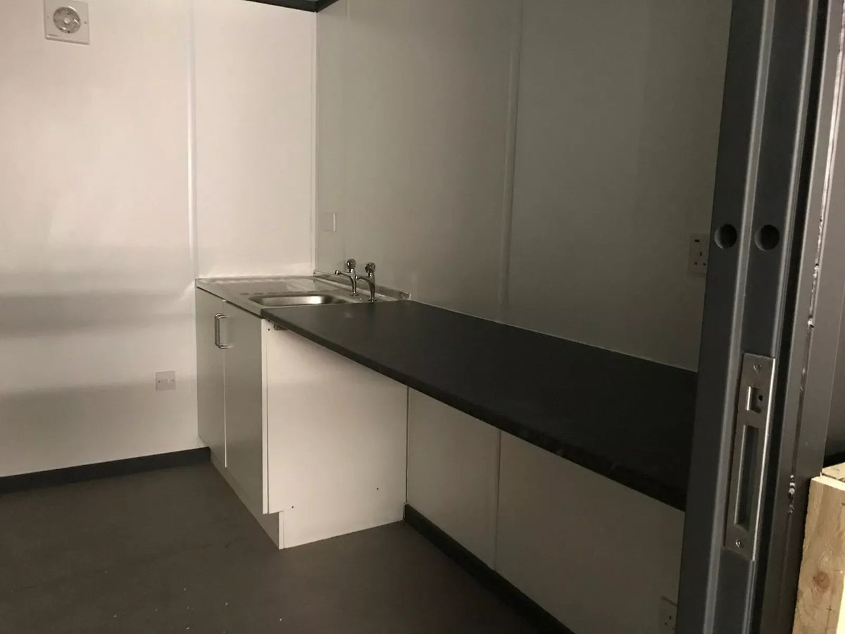 Kiosque-bar modulaire premium 7.2 m² avec design bois