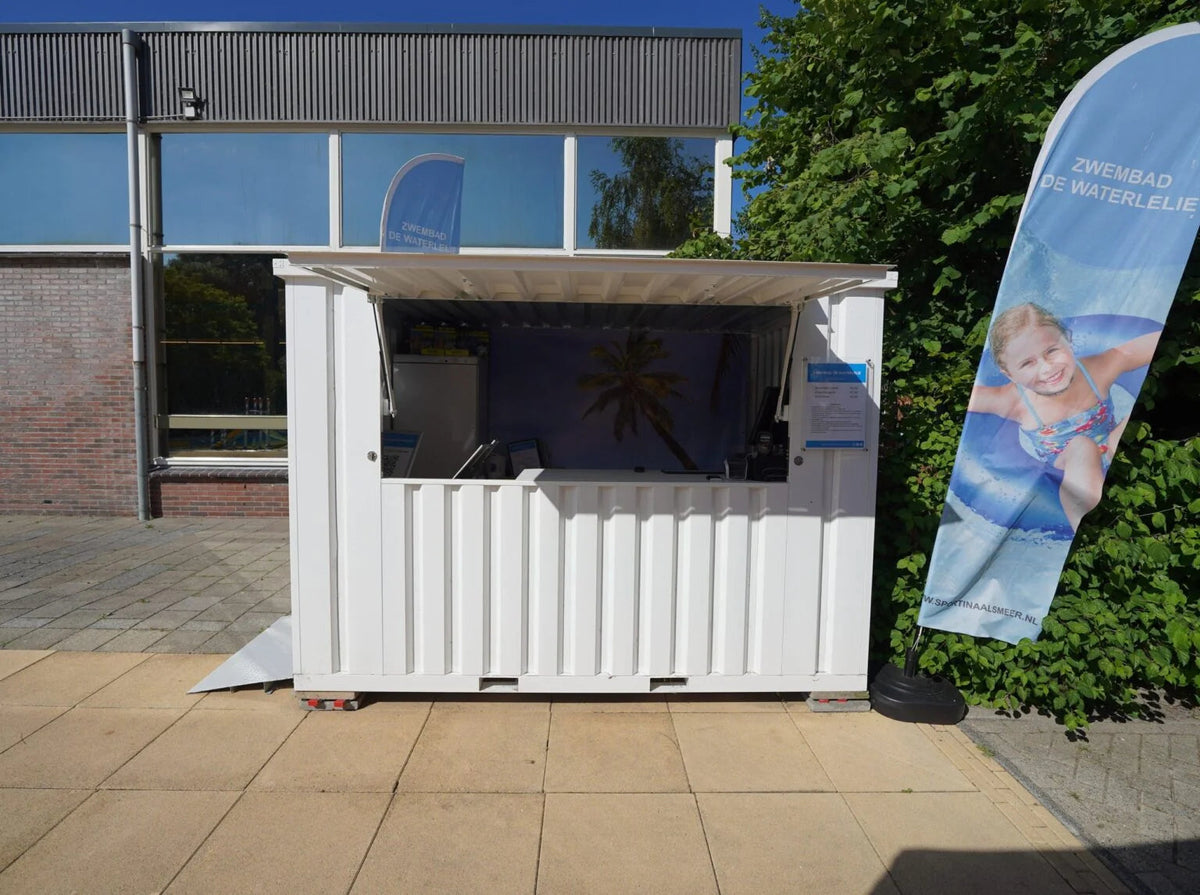 Kiosque-bar modulaire démontable avec auvent intégré