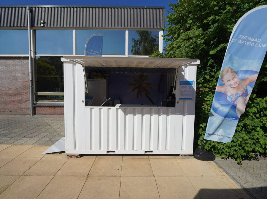 Kiosque-bar modulaire démontable avec auvent intégré