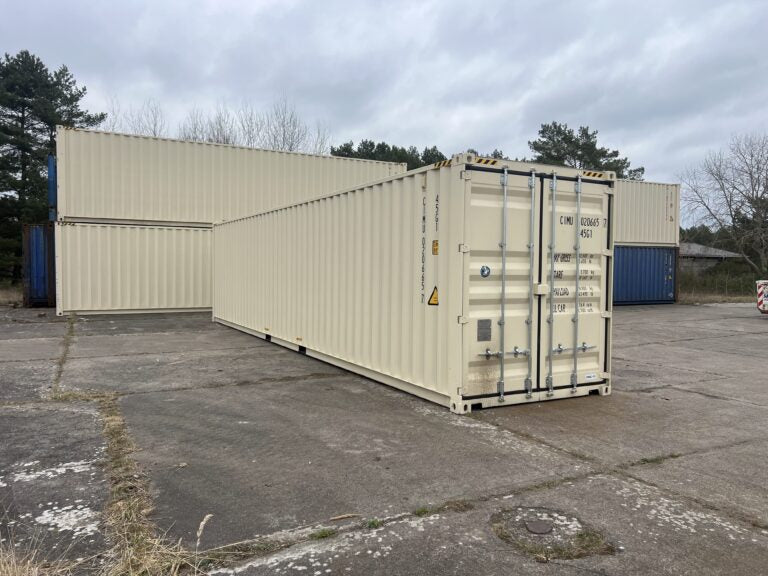 Conteneur 40 pieds High Cube RAL 1015 (ivoire) avec passages de fourches – neuf